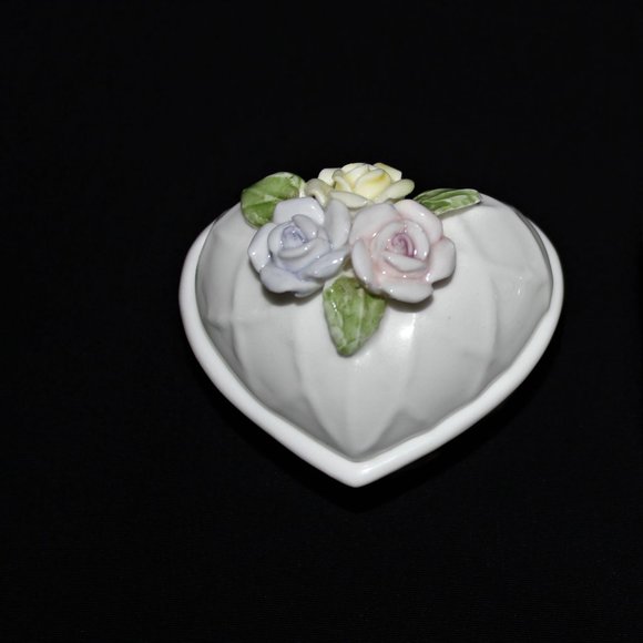 Pair of Millard Lister Ceramic Trinket Boxes | Heart Shaped Ring Box - Picture 9 of 16
